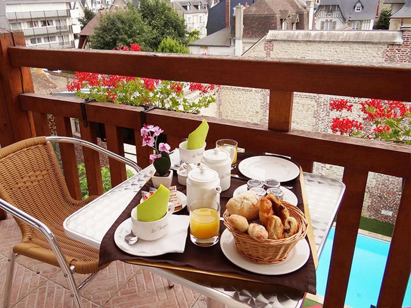 Hotel Le Trophée By M