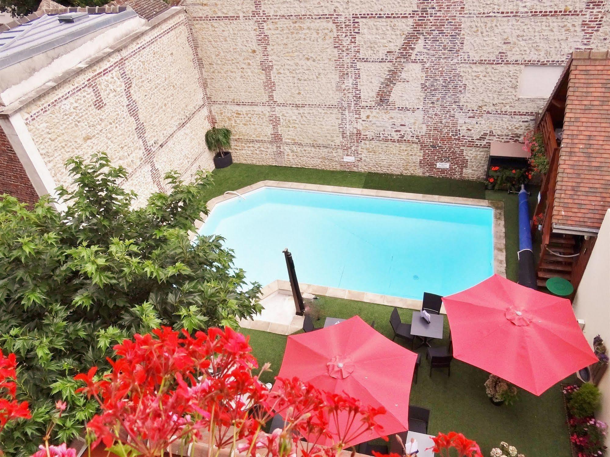 Hotel Le Trophée By M